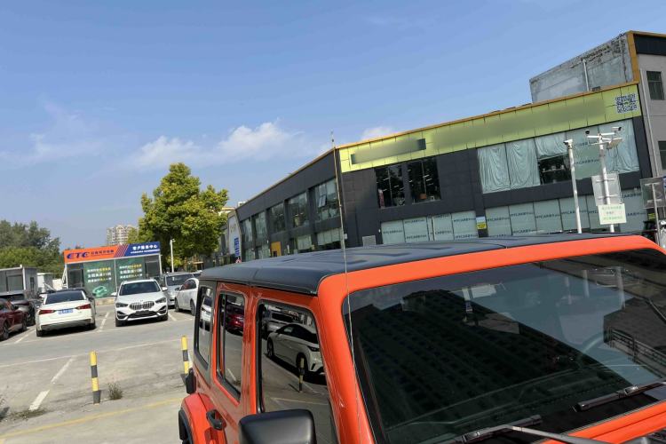 Used Jeep Wrangler 2018 2.0T Sahara Four-Door Edition Exterior 9