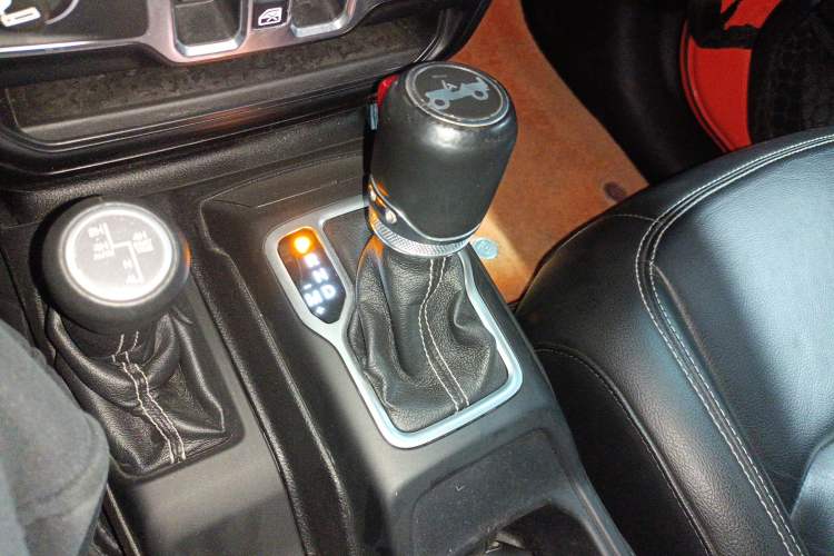 Used Jeep Wrangler 2018 2.0T Sahara Four-Door Edition Gear Lever