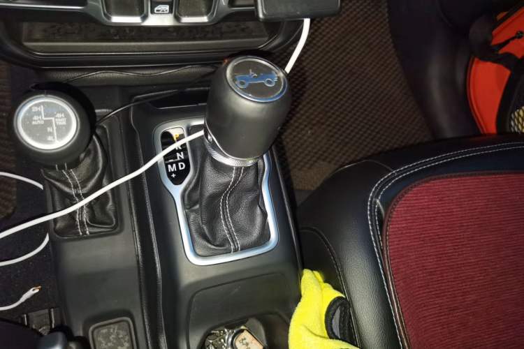 Used Jeep Wrangler 2018 2.0T Sahara Four-Door Edition Gear Lever