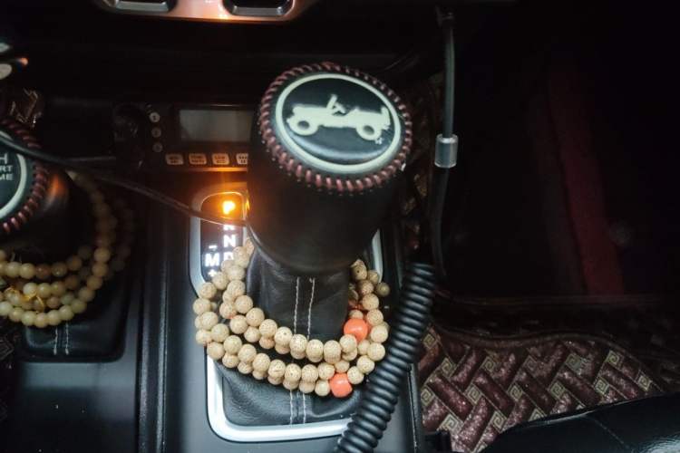 Used Jeep Wrangler 2018 2.0T Sahara Four-Door Edition Gear Lever