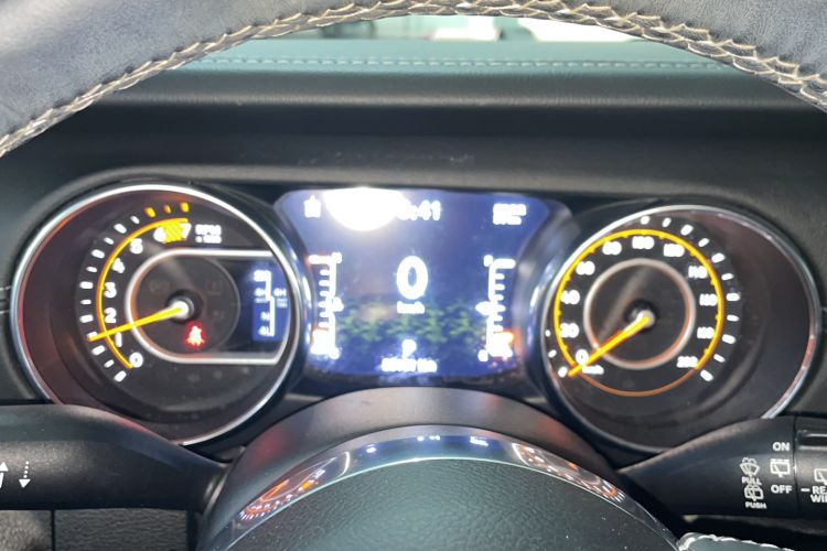 Used Jeep Wrangler 2018 2.0T Sahara Four-Door Edition Instrument Cluster