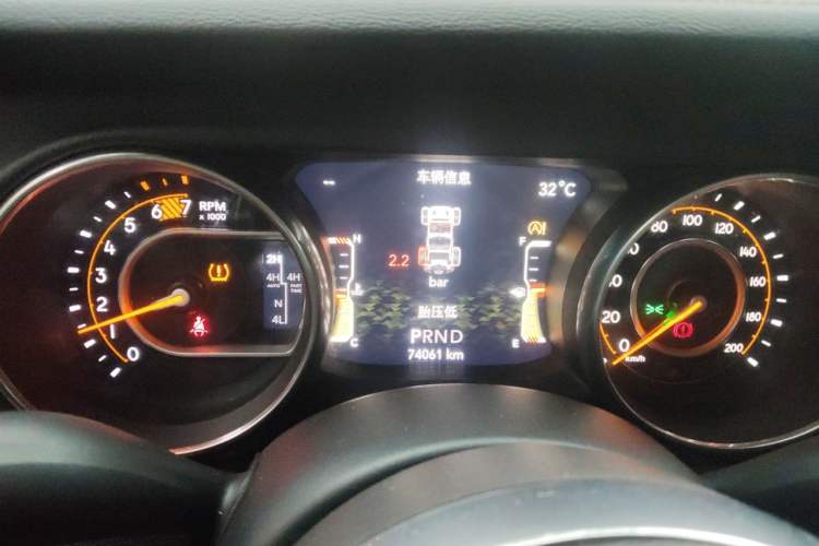 Used Jeep Wrangler 2018 2.0T Sahara Four-Door Edition Instrument Cluster
