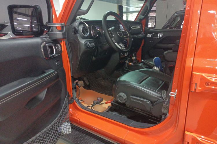 Used Jeep Wrangler 2018 2.0T Sahara Four-Door Edition Interior 2