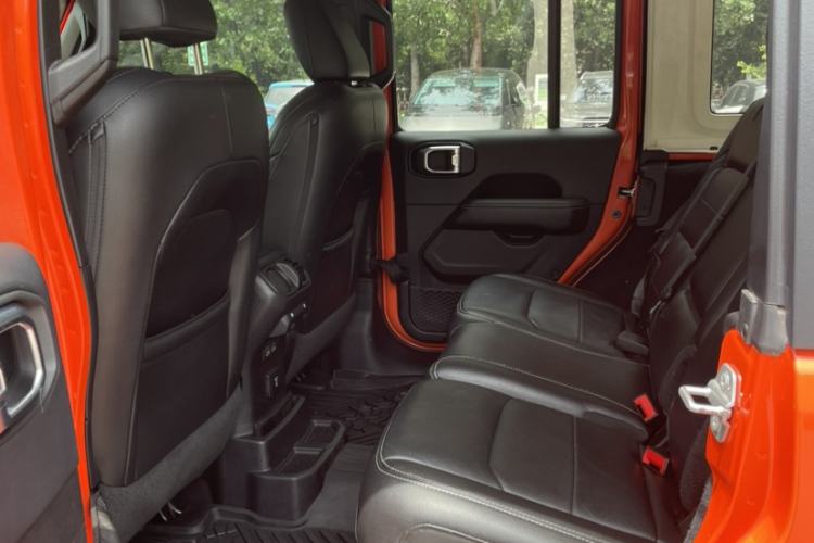 Used Jeep Wrangler 2018 2.0T Sahara Four-Door Edition Interior 3