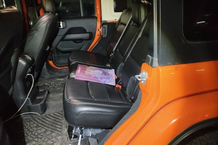 Used Jeep Wrangler 2018 2.0T Sahara Four-Door Edition Interior 4