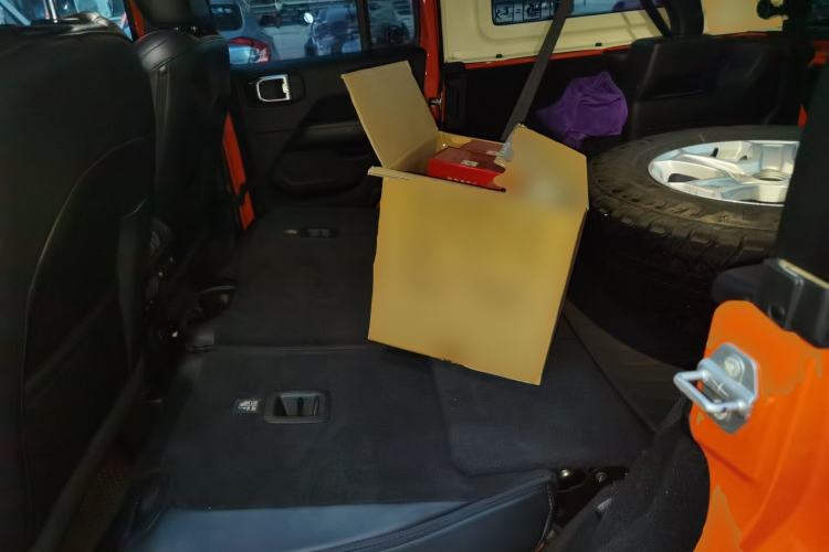 Used Jeep Wrangler 2018 2.0T Sahara Four-Door Edition Left Rear Seat