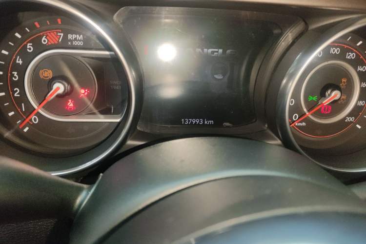 Used Jeep Wrangler 2018 2.0T Rubicon Four-Door Edition Odometer Close Up