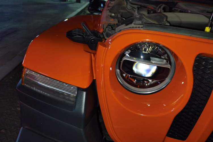 Used Jeep Wrangler 2018 2.0T Sahara Four-Door Edition Right Front Headlight