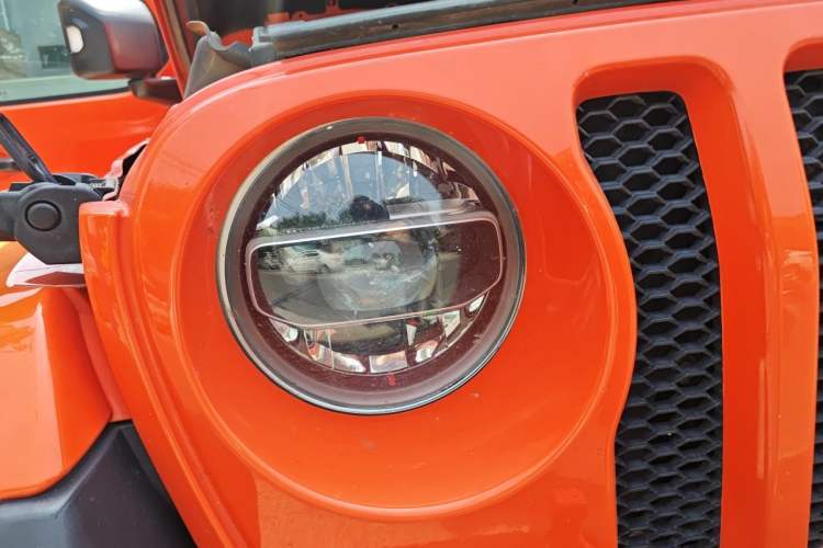 Used Jeep Wrangler 2018 2.0T Sahara Four-Door Edition Right Front Headlight