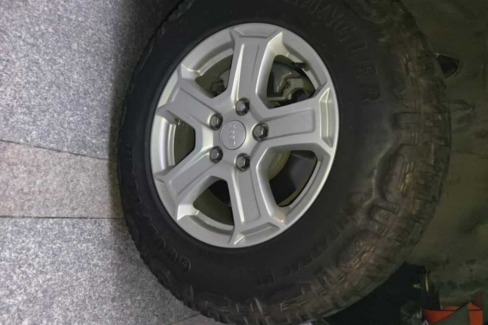 Used Jeep Wrangler 2018 2.0T Rubicon Four-Door Edition Right Front Wheel Hub