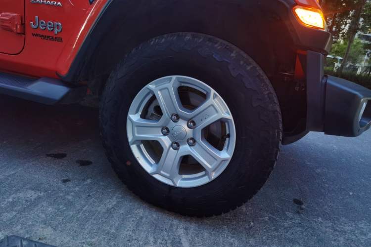 Used Jeep Wrangler 2018 2.0T Sahara Four-Door Edition Right Front Wheel Hub
