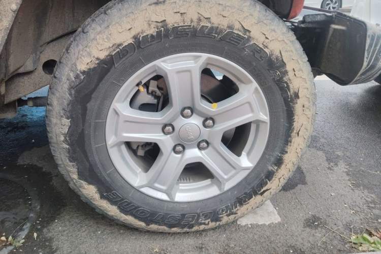 Used Jeep Wrangler 2018 2.0T Sahara Four-Door Edition Right Front Wheel Hub