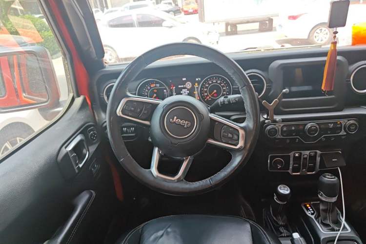 Used Jeep Wrangler 2018 2.0T Sahara Four-Door Edition Steering Wheel
