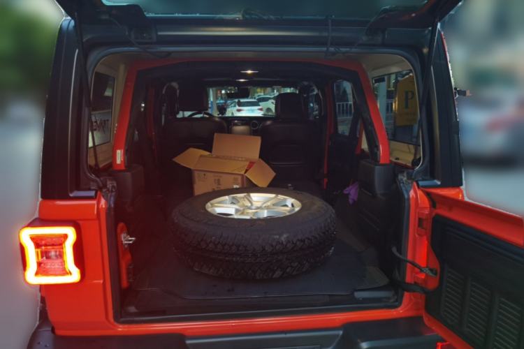 Used Jeep Wrangler 2018 2.0T Sahara Four-Door Edition Trunk