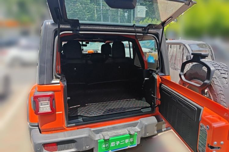 Used Jeep Wrangler 2018 2.0T Sahara Four-Door Edition Trunk