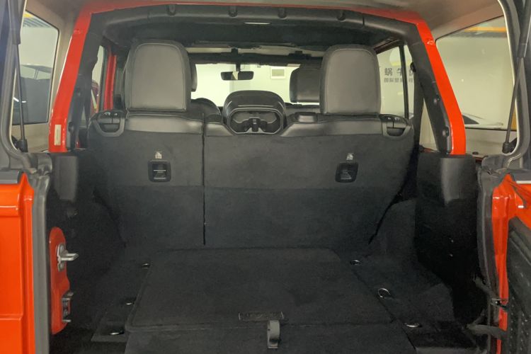 Used Jeep Wrangler 2018 2.0T Sahara Four-Door Edition Trunk