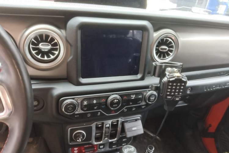 Used Jeep Wrangler 2018 2.0T Rubicon Four-Door Edition Audio And AC Panel