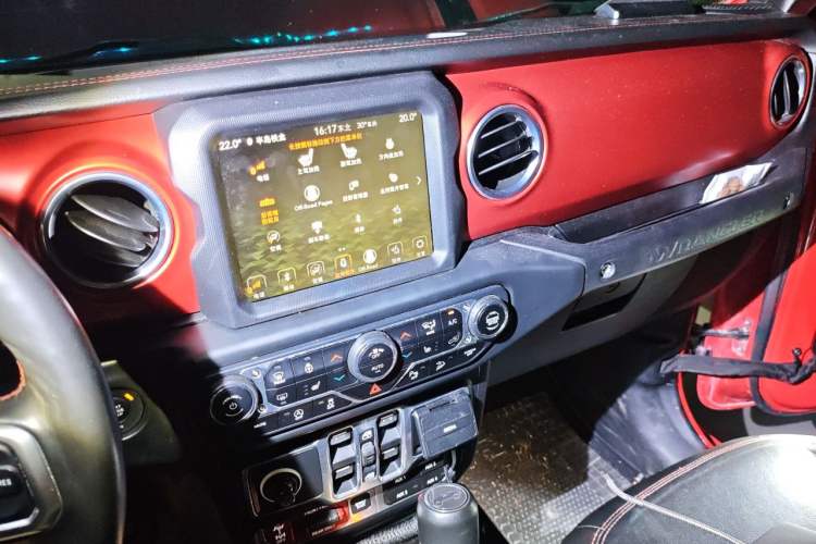 Used Jeep Wrangler 2018 2.0T Rubicon Four-Door Edition Audio And AC Panel