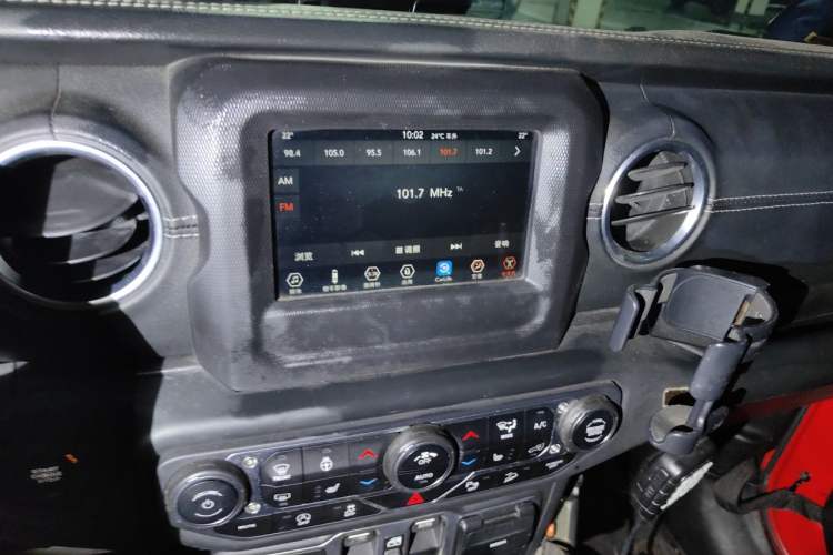 Used Jeep Wrangler 2018 2.0T Sahara Four-Door Edition Audio And AC Panel