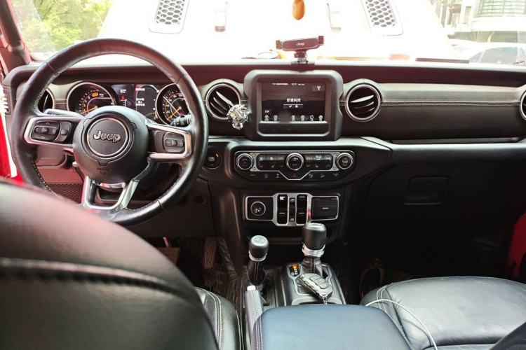 Used Jeep Wrangler 2018 2.0T Sahara Four-Door Edition Center Console