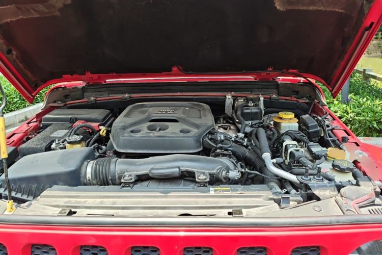 Used Jeep Wrangler 2018 2.0T Sahara Four-Door Edition Engine Bay