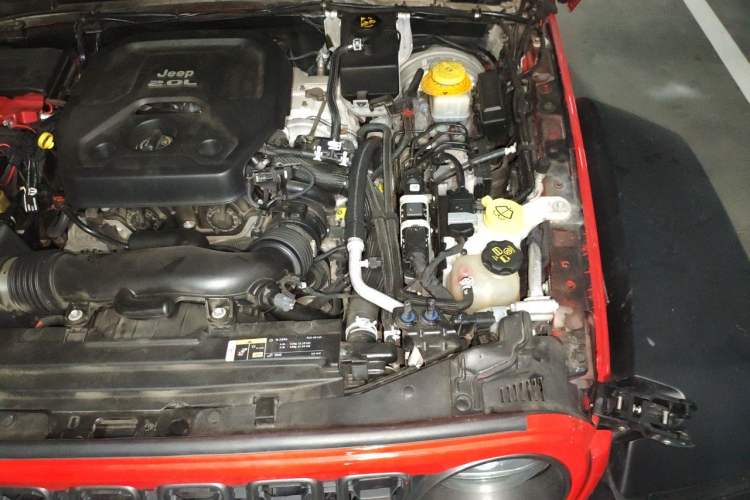 Used Jeep Wrangler 2018 2.0T Rubicon Four-Door Edition Engine Bay Left