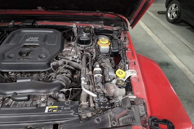 Used Jeep Wrangler 2018 2.0T Sahara Four-Door Edition Engine Bay Left