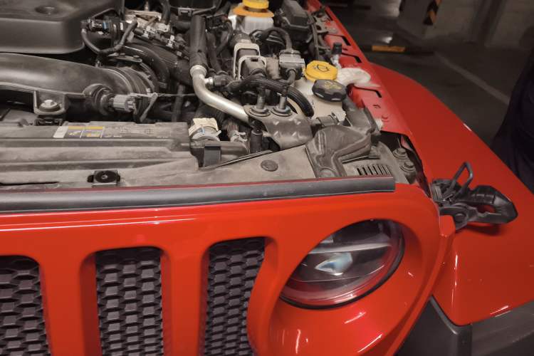 Used Jeep Wrangler 2018 2.0T Sahara Four-Door Edition Engine Bay Left