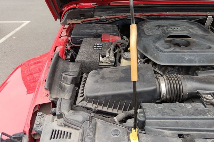 Used Jeep Wrangler 2018 2.0T Sahara Four-Door Edition Engine Bay Right