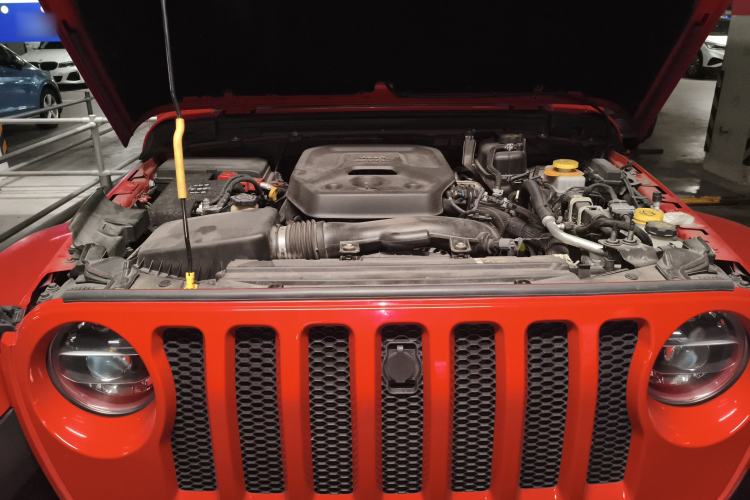Used Jeep Wrangler 2018 2.0T Sahara Four-Door Edition Engine Bay