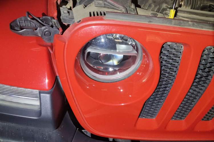 Used Jeep Wrangler 2018 2.0T Sahara Four-Door Edition Exterior 6