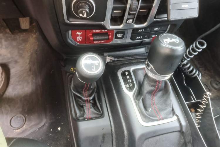 Used Jeep Wrangler 2018 2.0T Rubicon Four-Door Edition Gear Lever