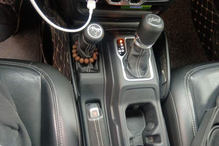 Used Jeep Wrangler 2018 2.0T Sahara Four-Door Edition Gear Lever