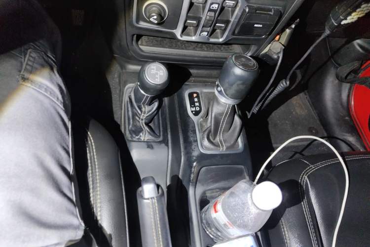 Used Jeep Wrangler 2018 2.0T Sahara Four-Door Edition Gear Lever