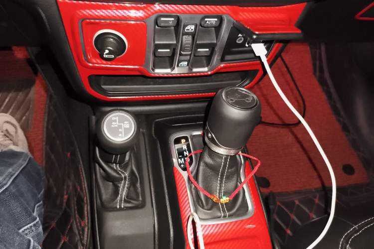 Used Jeep Wrangler 2018 2.0T Sahara Four-Door Edition Gear Lever