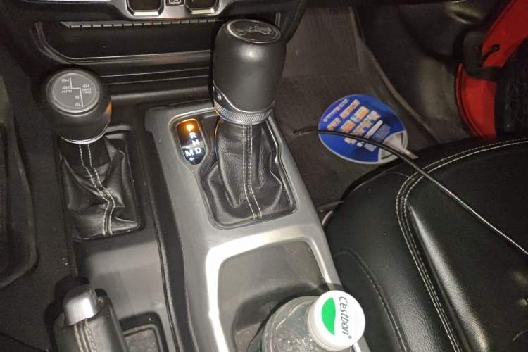 Used Jeep Wrangler 2018 2.0T Sahara Four-Door Edition Gear Lever