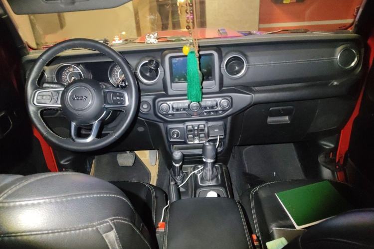 Used Jeep Wrangler 2018 2.0T Sahara Four-Door Edition Interior 2