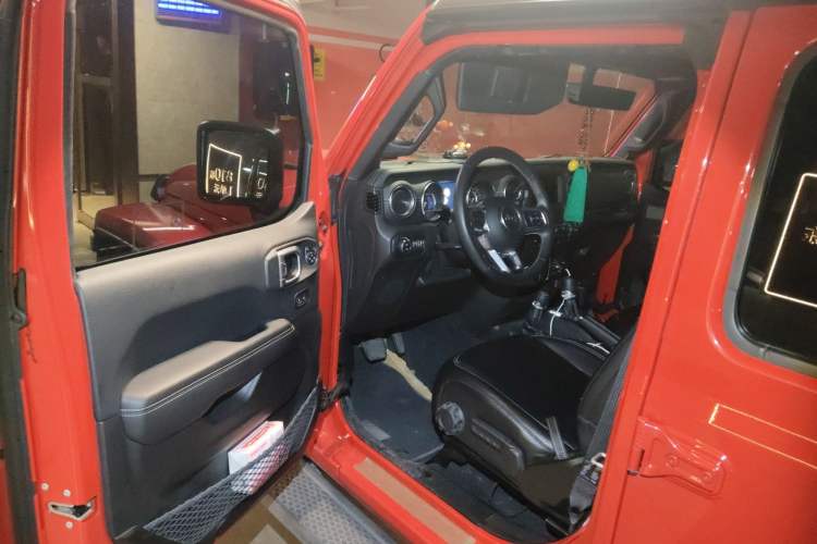 Used Jeep Wrangler 2018 2.0T Sahara Four-Door Edition Interior 3