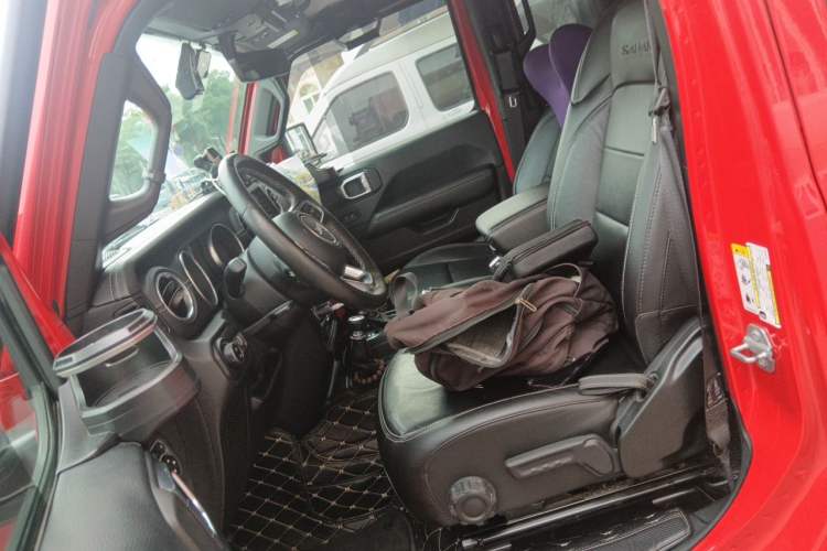 Used Jeep Wrangler 2018 2.0T Sahara Four-Door Edition Left Front Seat