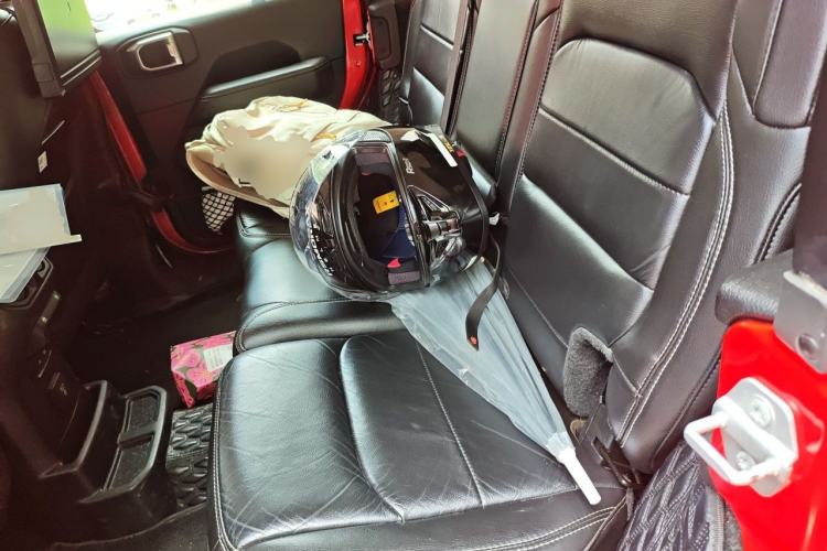 Used Jeep Wrangler 2018 2.0T Sahara Four-Door Edition Left Rear Seat