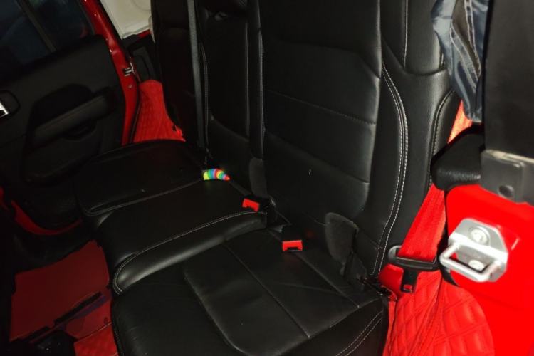 Used Jeep Wrangler 2018 2.0T Sahara Four-Door Edition Left Rear Seat
