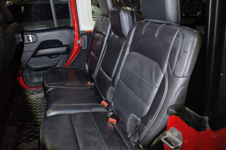 Used Jeep Wrangler 2018 2.0T Sahara Four-Door Edition Left Rear Seat