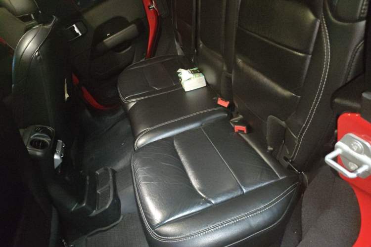 Used Jeep Wrangler 2018 2.0T Sahara Four-Door Edition Left Rear Seat