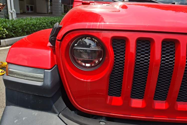 Used Jeep Wrangler 2018 2.0T Sahara Four-Door Edition Right Front Headlight