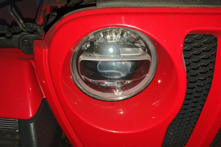 Used Jeep Wrangler 2018 2.0T Sahara Four-Door Edition Right Front Headlight