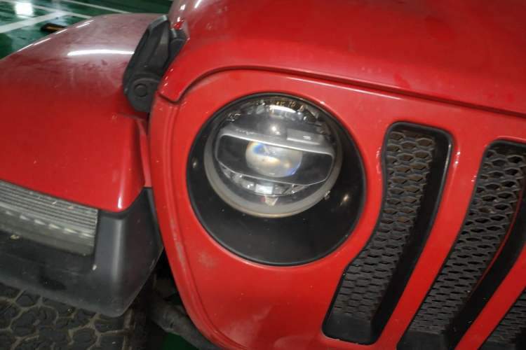 Used Jeep Wrangler 2018 2.0T Sahara Four-Door Edition Right Front Headlight