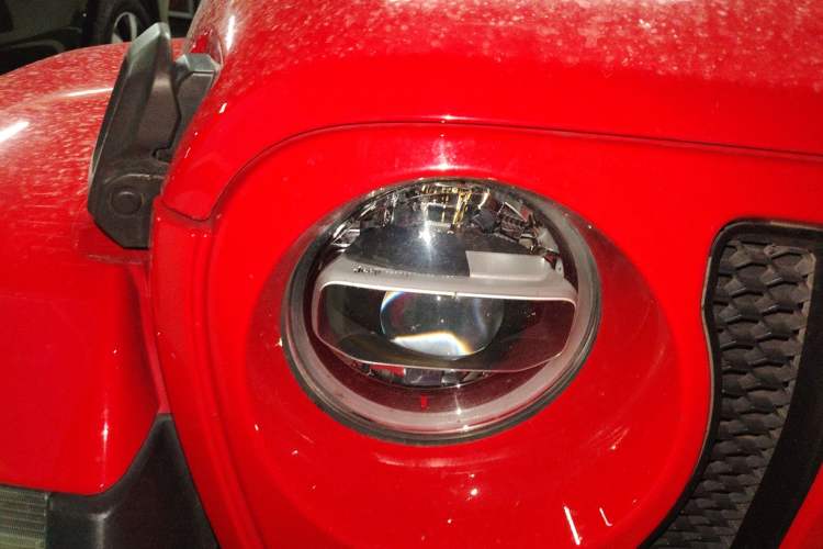 Used Jeep Wrangler 2018 2.0T Sahara Four-Door Edition Right Front Headlight