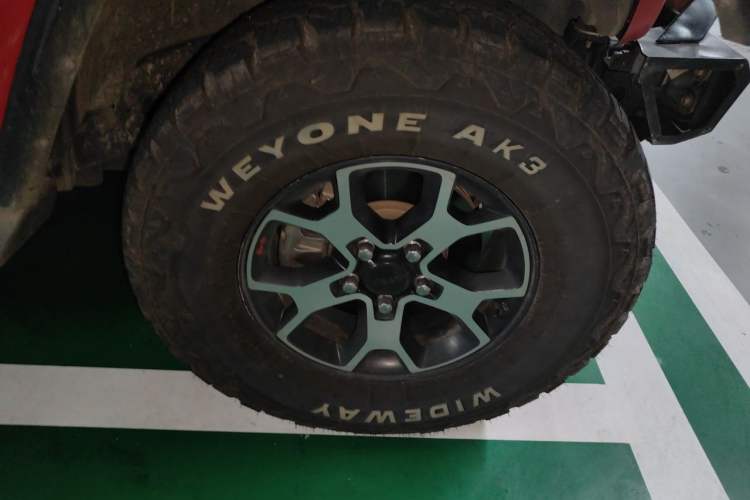 Used Jeep Wrangler 2018 2.0T Sahara Four-Door Edition Right Front Wheel Hub