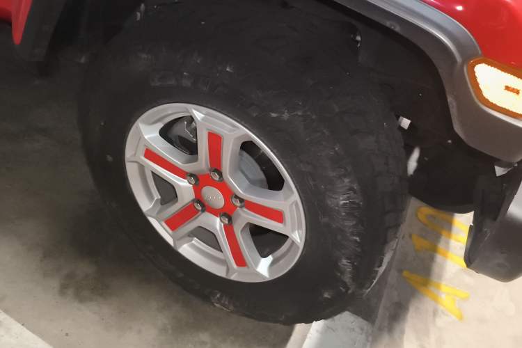 Used Jeep Wrangler 2018 2.0T Sahara Four-Door Edition Right Front Wheel Hub