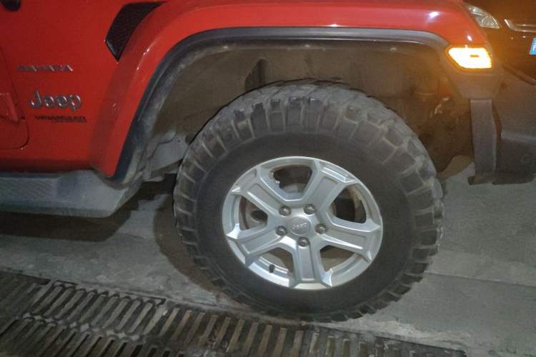 Used Jeep Wrangler 2018 2.0T Sahara Four-Door Edition Right Front Wheel Hub
